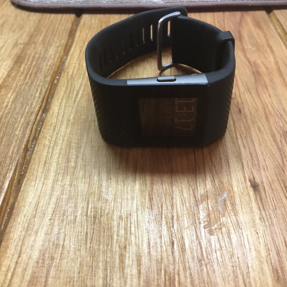 Fitbit Surge - image 4